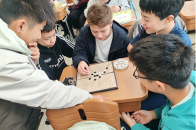 以棋会友，以球连心